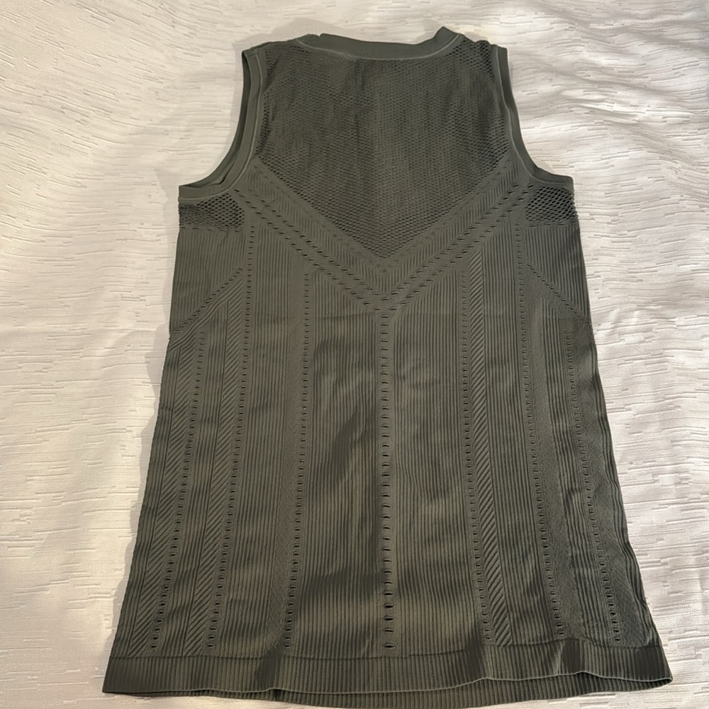 Athleta sz small tank. - Picture 3 of 5